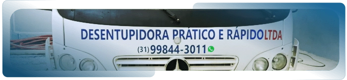 Veículo na garagem equipado para serviços de dedetização e desentupimento